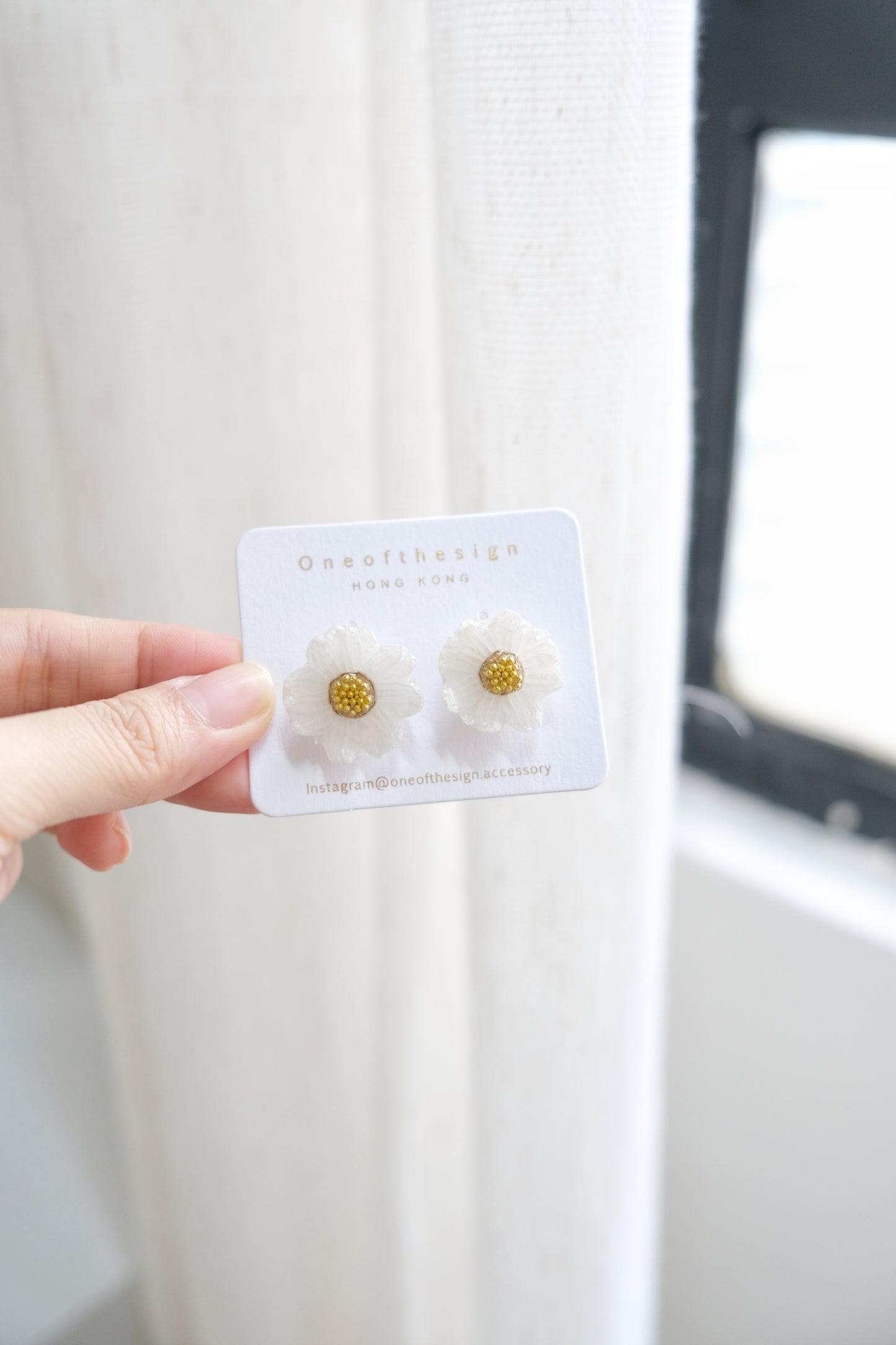 Dried Daisy Earring