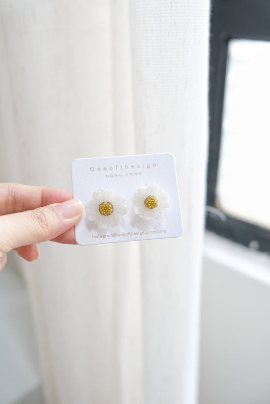 Dried Daisy Earring