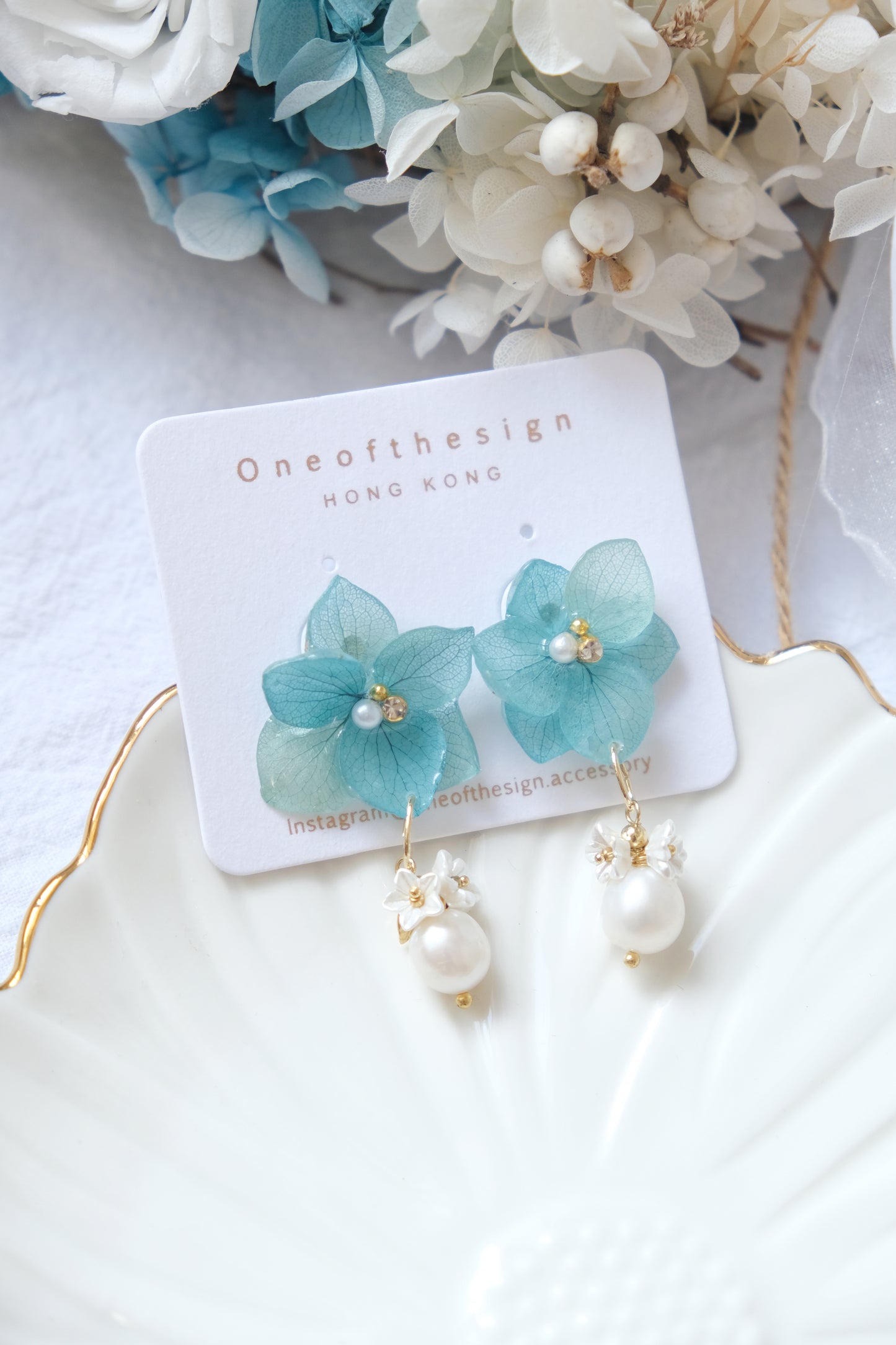 Freshwater pearl with hydrangea